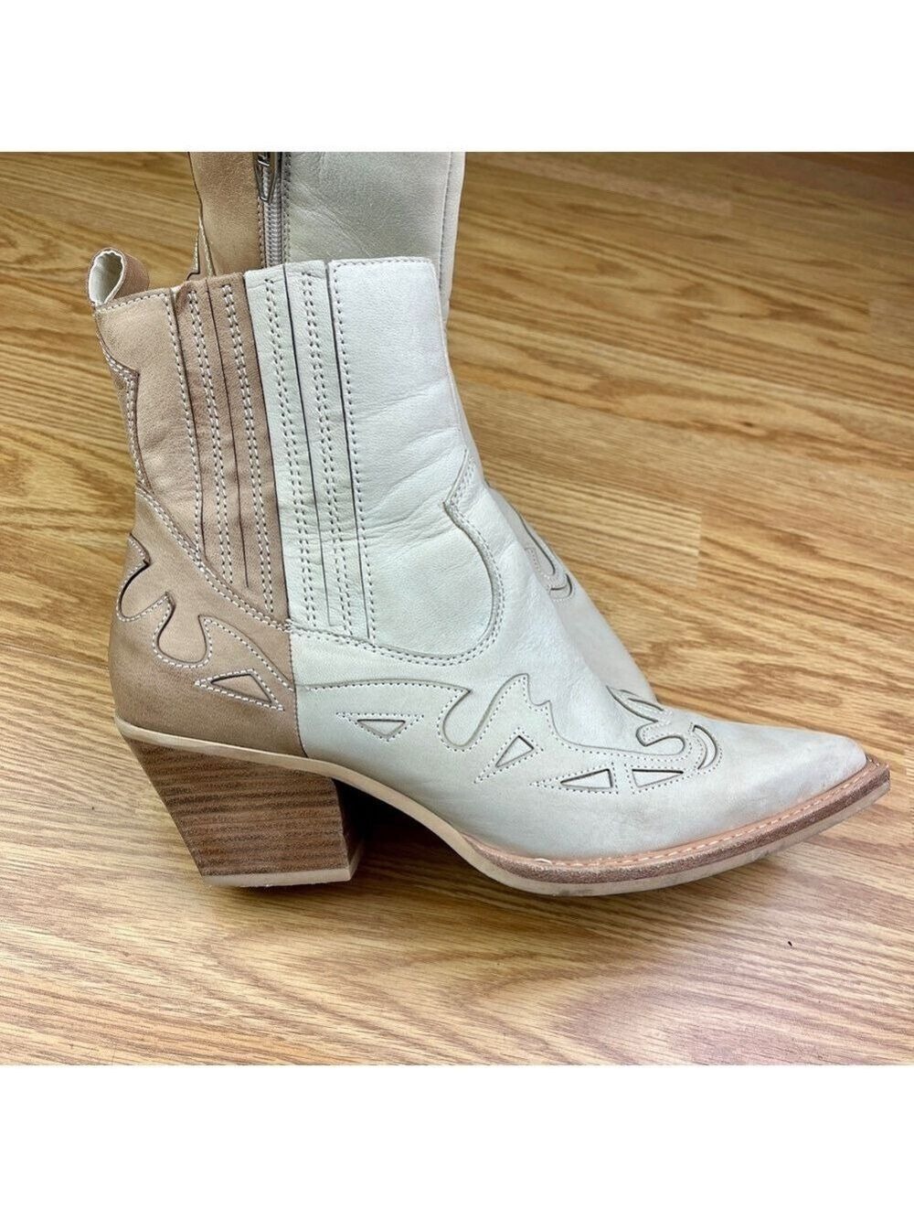 Like New Dolce Vita Ramson Cream Tan Leather Western Cowgirl Short Boots 8.5 - Picture 4 of 10